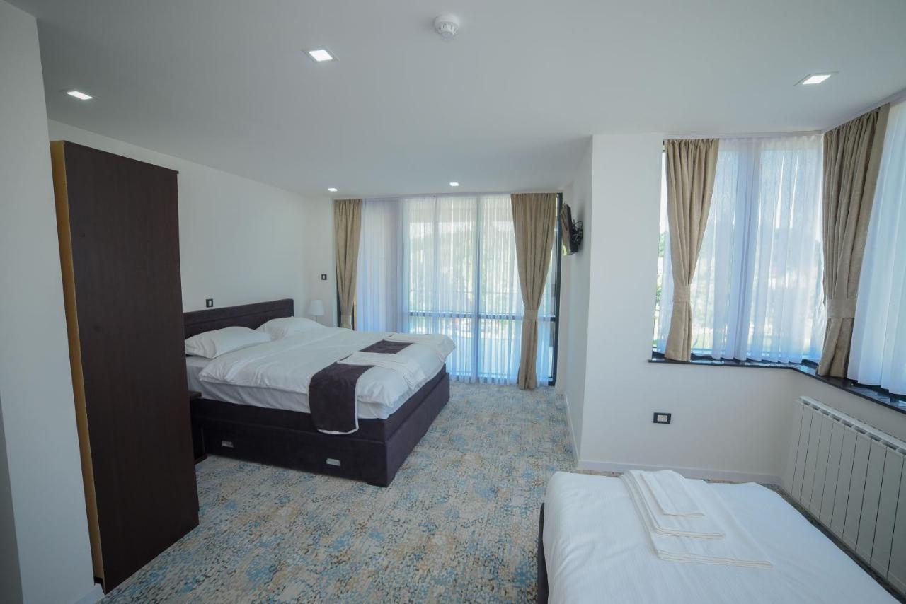 Motel Grand Velika Kladusa Bagian luar foto