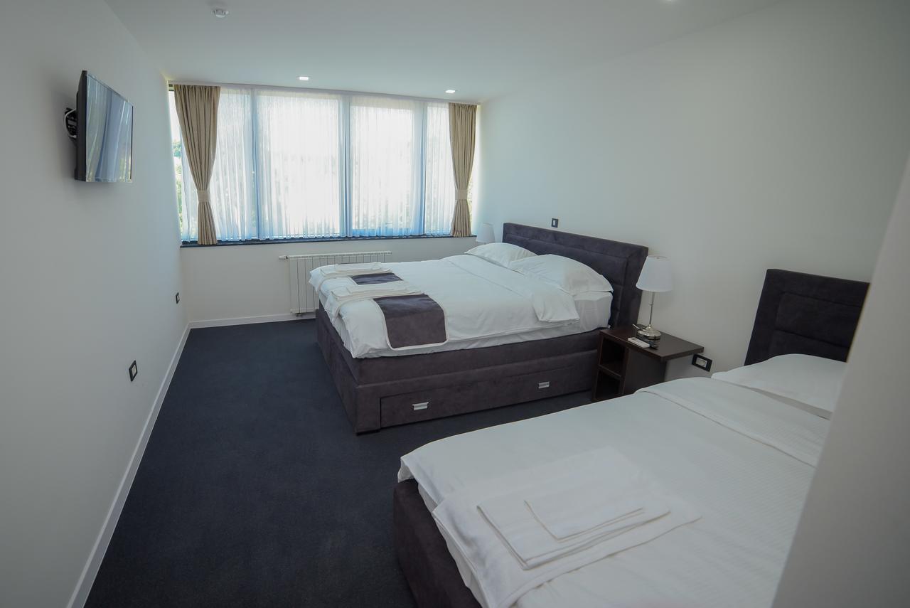 Motel Grand Velika Kladusa Bagian luar foto